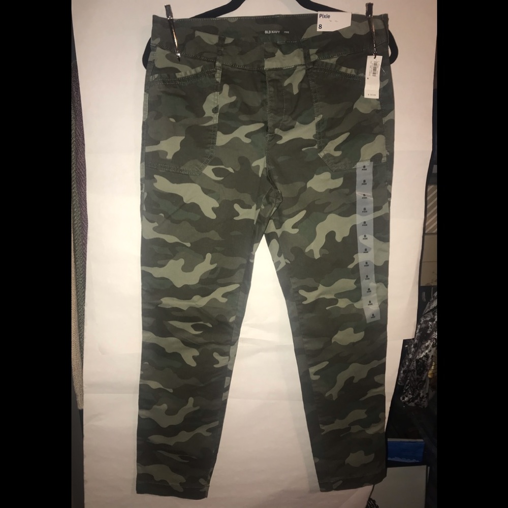 NWT Old Navy Green Camo Pixie  pant SZ 8